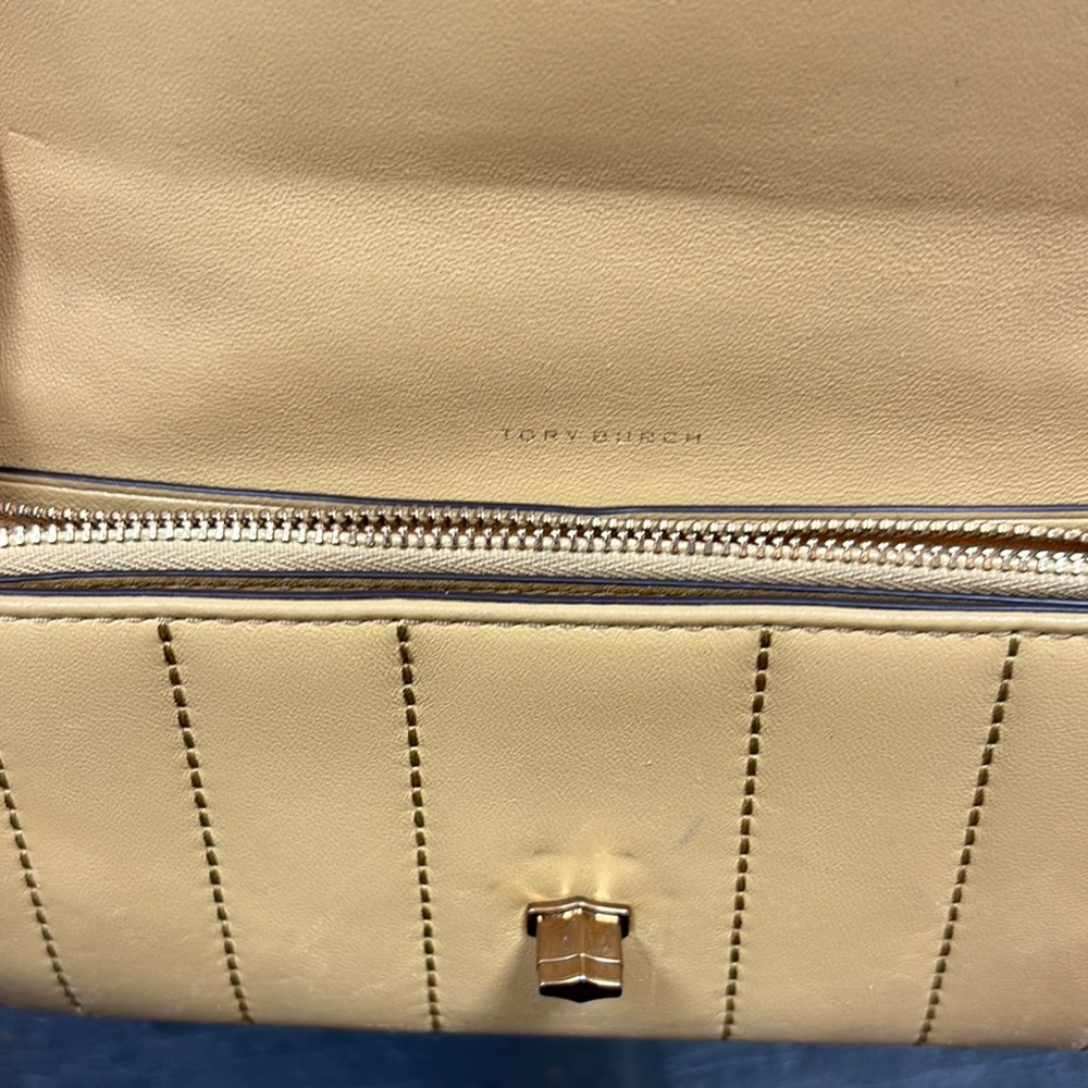 Tory Burch Kira Leather Envelope Wallet - Picture 12 of 16